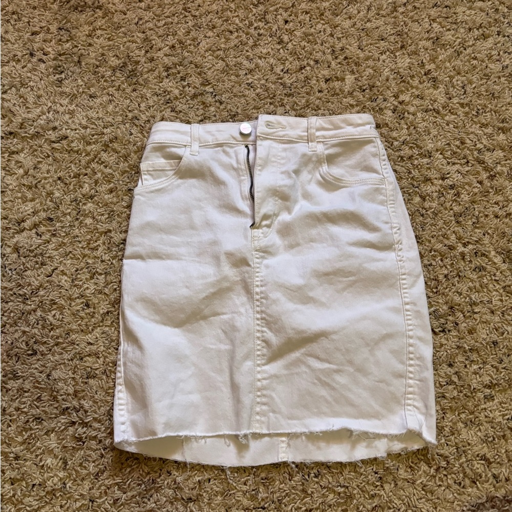 Size 2. White jean skirt.